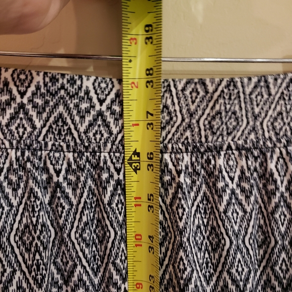 Black and Cream Muk Luks Maxi Skirt- Size Medium, - Picture 4 of 4